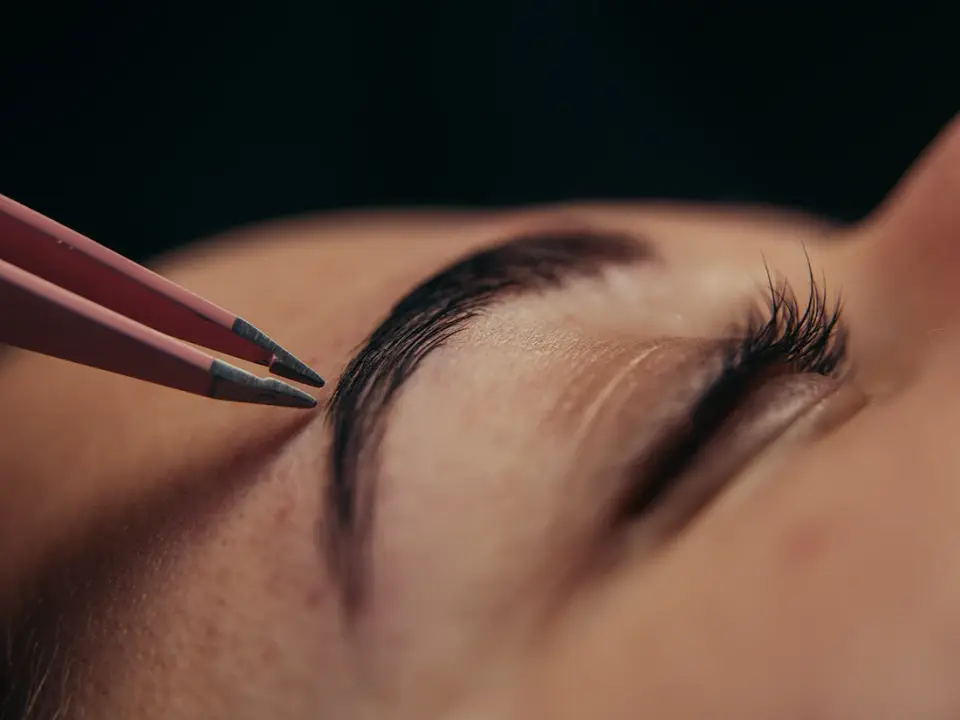 Lash & Brow — bryn og vipper — Manual Therapies, Frederiksberg