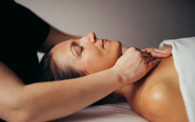 Slip af med spændinger og stress gennem ansigtsmassage.